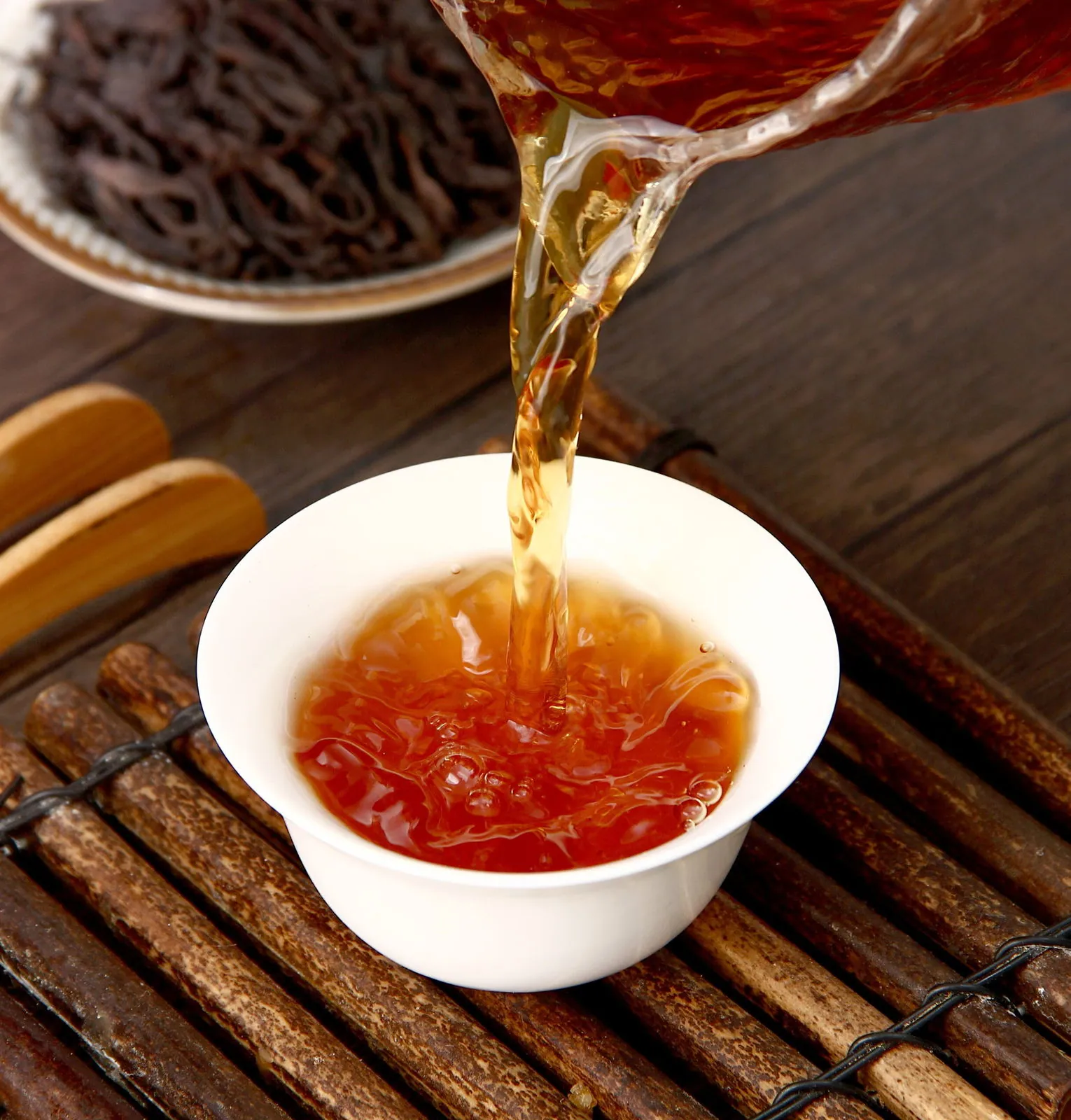 花香水仙 · 茶汤入杯